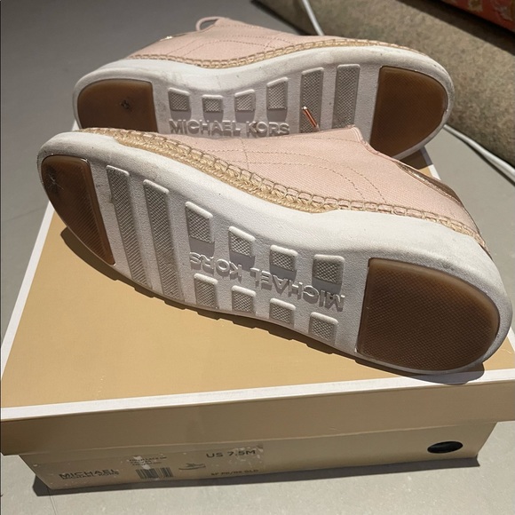 Michael Kors Women Sneaker’s - Picture 2 of 4